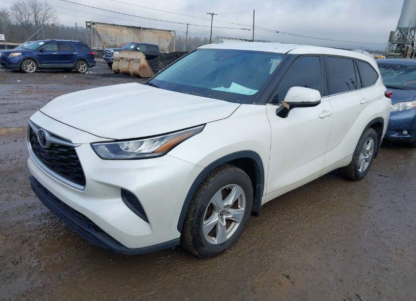 Photo 2 of 2020 Toyota Highlander L (VIN 5TDCZRBH0LS015819)