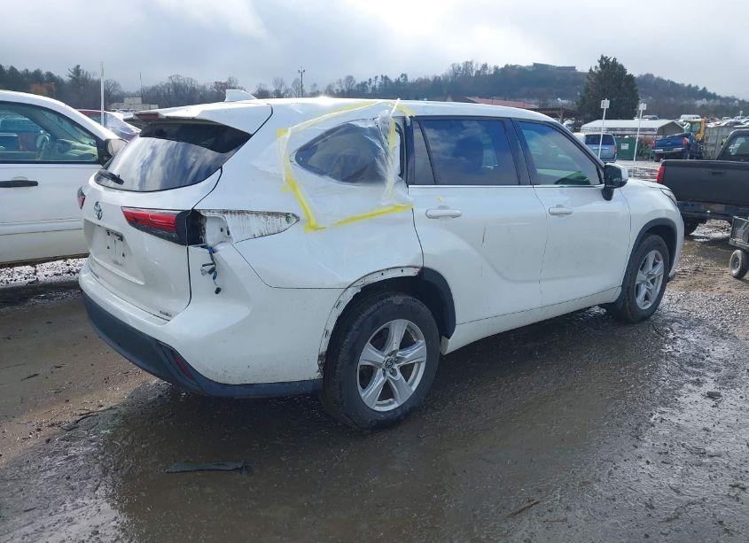 Photo 4 of 2020 Toyota Highlander L (VIN 5TDCZRBH0LS015819)