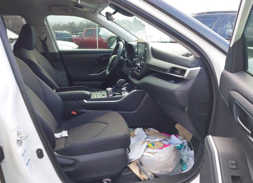 Photo 5 of 2020 Toyota Highlander L (VIN 5TDCZRBH0LS015819)