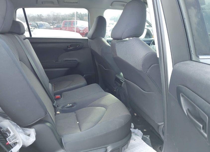 Photo 8 of 2020 Toyota Highlander L (VIN 5TDCZRBH0LS015819)