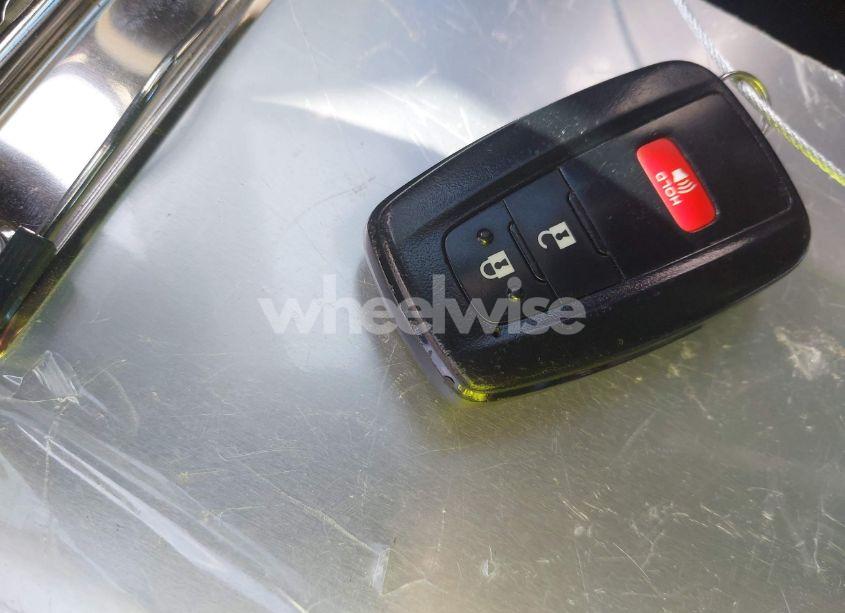 Photo 11 of 2021 Toyota Highlander L (VIN 5TDCZRBH1MS558663)