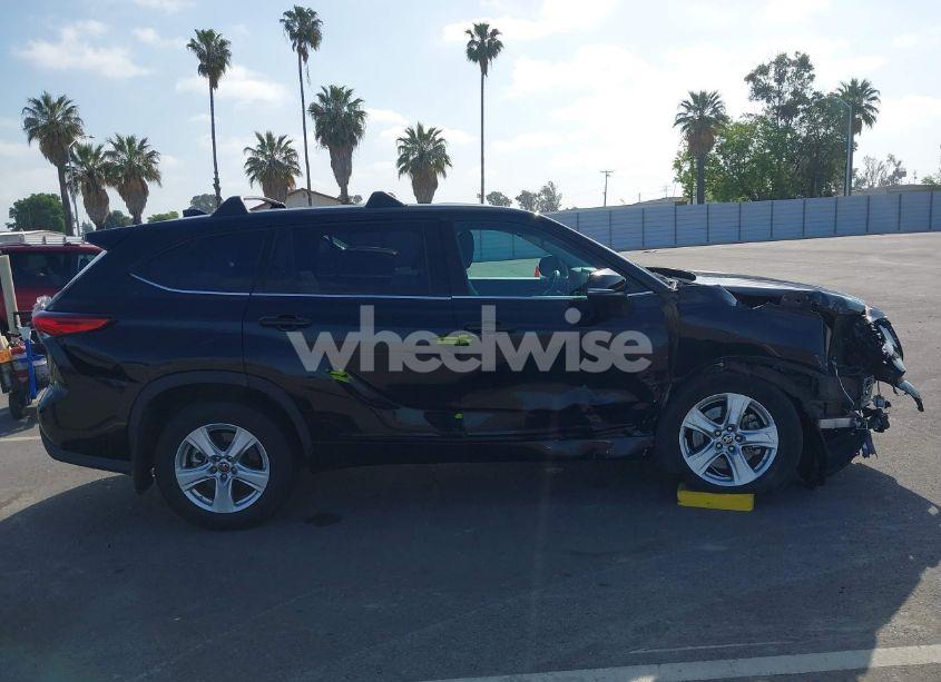 Photo 14 of 2021 Toyota Highlander L (VIN 5TDCZRBH1MS558663)