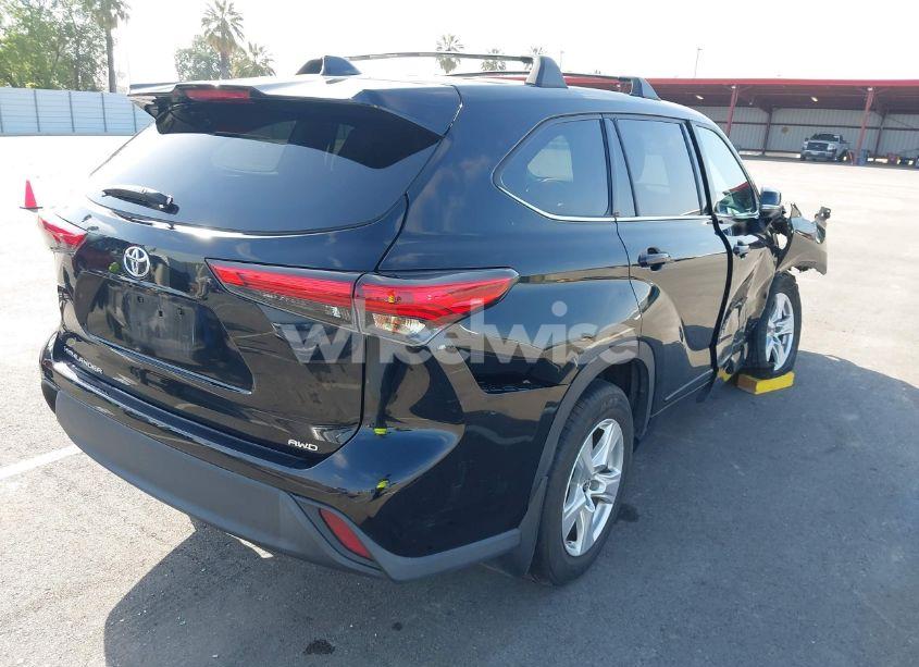 Photo 4 of 2021 Toyota Highlander L (VIN 5TDCZRBH1MS558663)