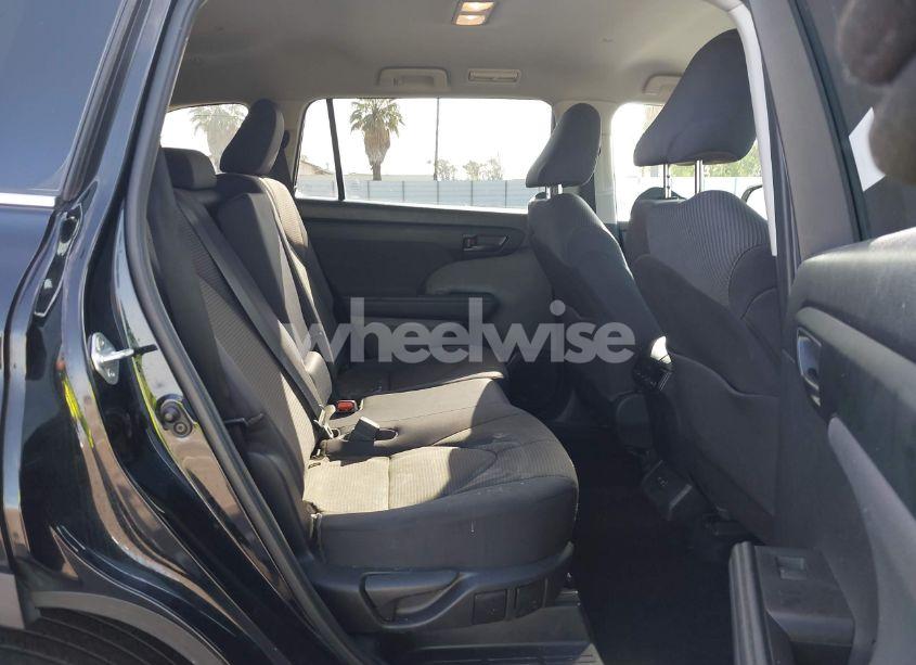 Photo 8 of 2021 Toyota Highlander L (VIN 5TDCZRBH1MS558663)