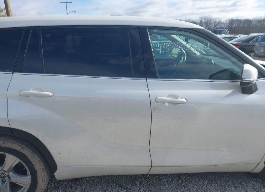 Photo 13 of 2021 Toyota Highlander L (VIN 5TDCZRBH2MS523291)