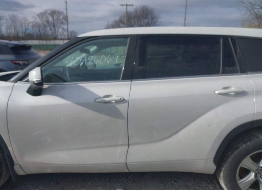 Photo 14 of 2021 Toyota Highlander L (VIN 5TDCZRBH2MS523291)
