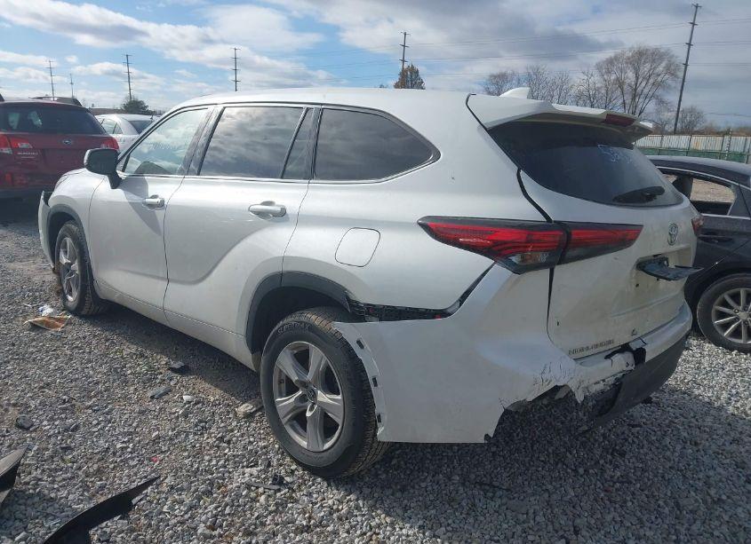 Photo 3 of 2021 Toyota Highlander L (VIN 5TDCZRBH2MS523291)