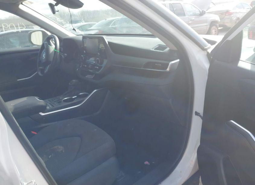 Photo 5 of 2021 Toyota Highlander L (VIN 5TDCZRBH2MS523291)