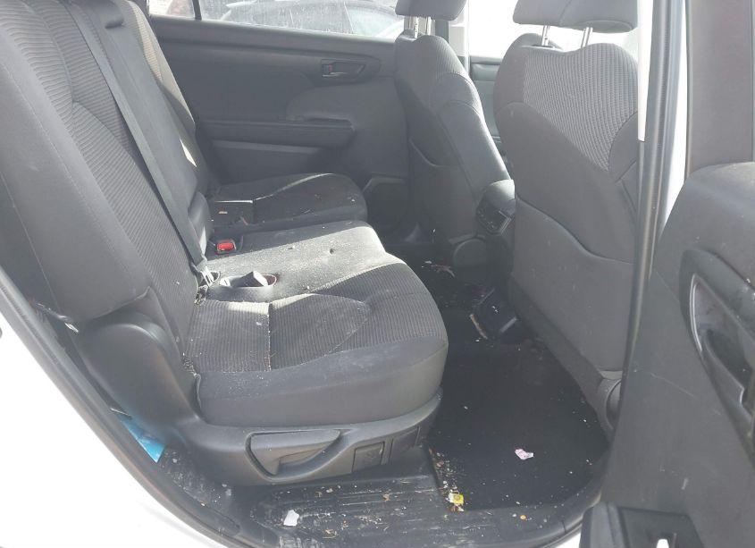 Photo 8 of 2021 Toyota Highlander L (VIN 5TDCZRBH2MS523291)