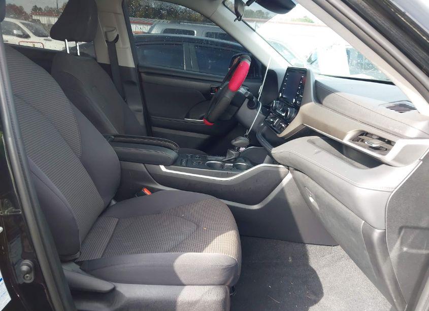 Photo 5 of 2020 Toyota Highlander L (VIN 5TDCZRBH6LS055967)