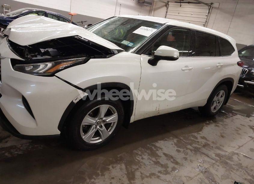 Photo 2 of 2020 Toyota Highlander L (VIN 5TDCZRBH7LS023951)