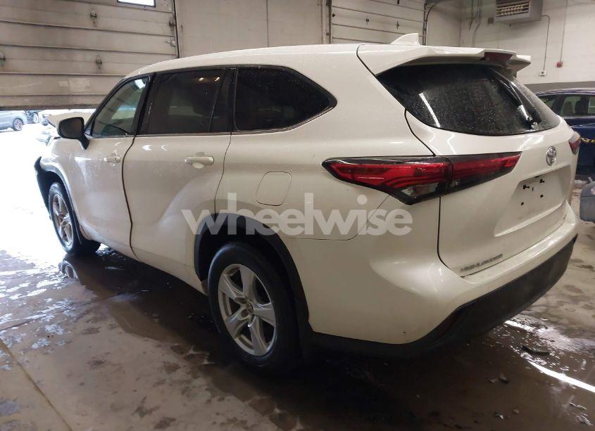 Photo 3 of 2020 Toyota Highlander L (VIN 5TDCZRBH7LS023951)