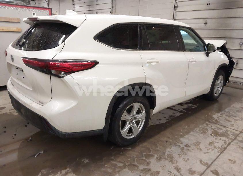 Photo 4 of 2020 Toyota Highlander L (VIN 5TDCZRBH7LS023951)