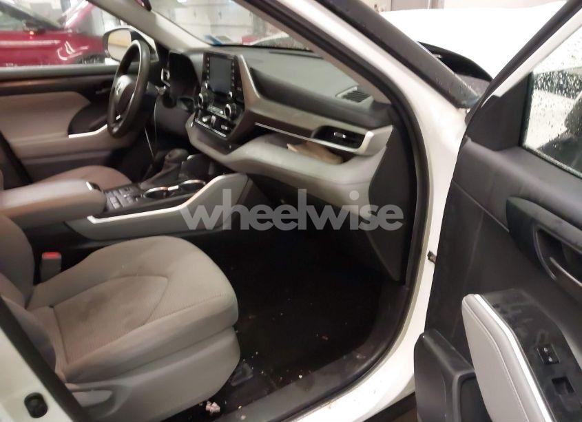 Photo 5 of 2020 Toyota Highlander L (VIN 5TDCZRBH7LS023951)