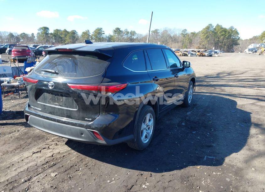 Photo 4 of 2021 Toyota Highlander L (VIN 5TDCZRBH8MS070150)