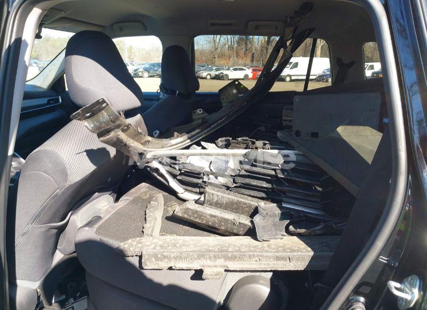 Photo 8 of 2021 Toyota Highlander L (VIN 5TDCZRBH8MS070150)