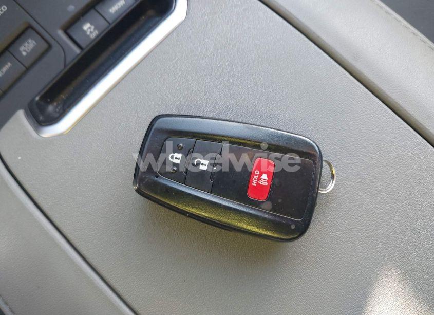 Photo 11 of 2021 Toyota Highlander L (VIN 5TDCZRBHXMS558189)