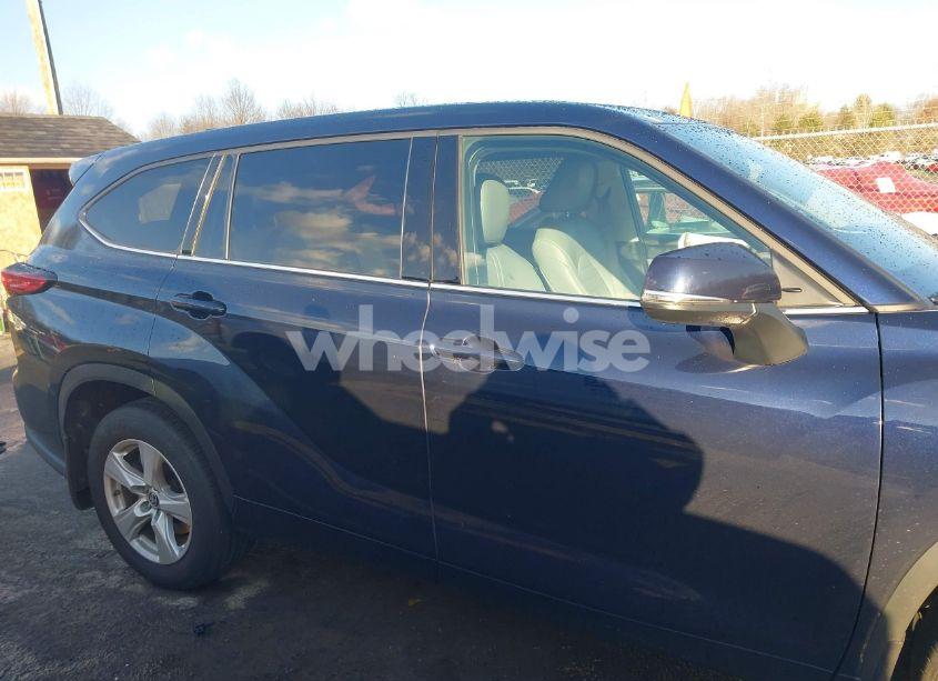 Photo 13 of 2021 Toyota Highlander L (VIN 5TDCZRBHXMS558189)