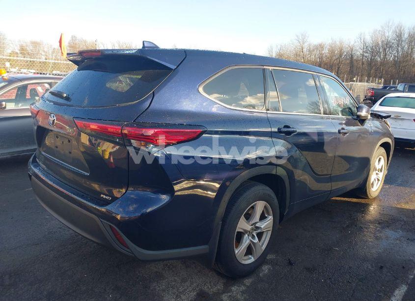 Photo 4 of 2021 Toyota Highlander L (VIN 5TDCZRBHXMS558189)