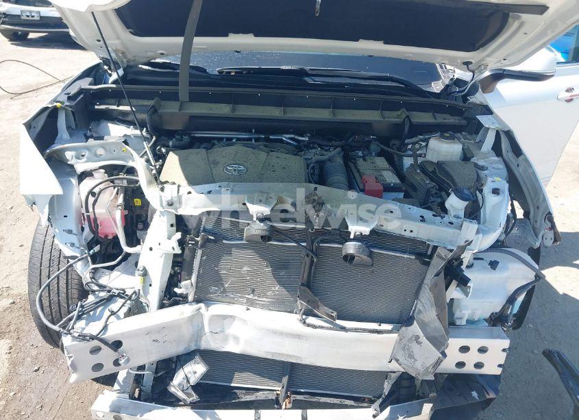 Photo 10 of 2022 Toyota Highlander L (VIN 5TDCZRBHXNS184202)