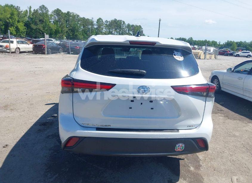 Photo 17 of 2022 Toyota Highlander L (VIN 5TDCZRBHXNS184202)