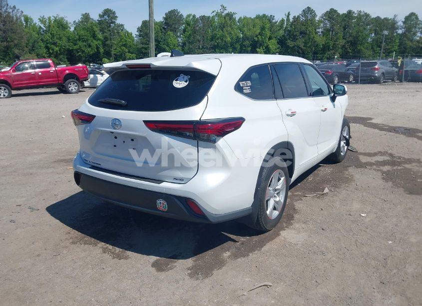 Photo 4 of 2022 Toyota Highlander L (VIN 5TDCZRBHXNS184202)