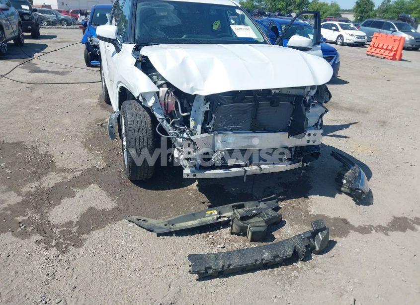 Photo 6 of 2022 Toyota Highlander L (VIN 5TDCZRBHXNS184202)