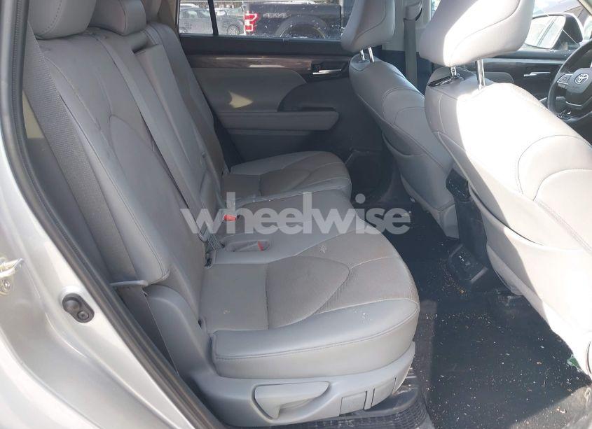 Photo 8 of 2021 Toyota Highlander HYBRID LIMITED (VIN 5TDDBRCH3MS016844)