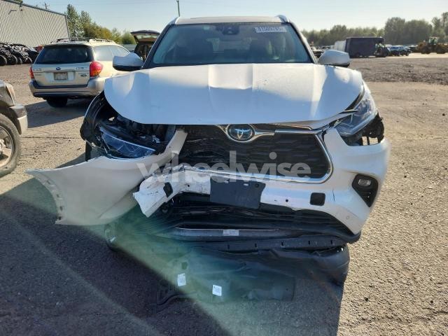 Photo 13 of 2021 TOYOTA HIGHLANDER HYBRID LIMITED (VIN 5TDDBRCH5MS525592)