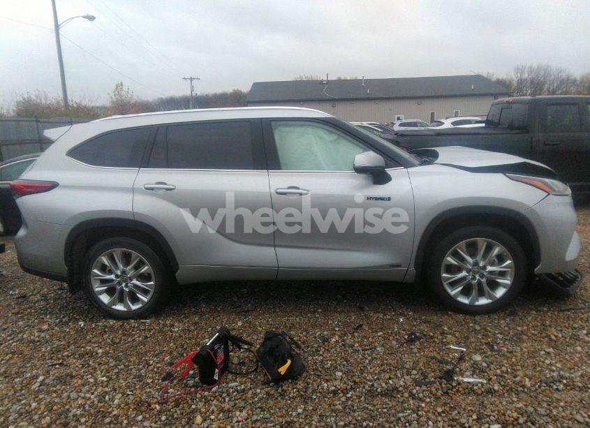 Photo 13 of 2021 Toyota Highlander HYBRID LIMITED (VIN 5TDDBRCH9MS533243)
