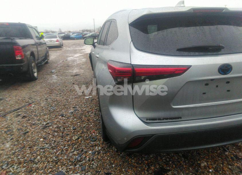 Photo 3 of 2021 Toyota Highlander HYBRID LIMITED (VIN 5TDDBRCH9MS533243)