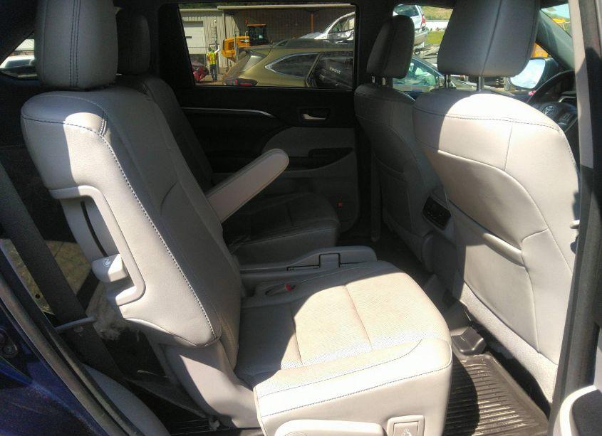Photo 8 of 2016 Toyota Highlander HYBRID LIMITED (VIN 5TDDCRFH0GS019603)