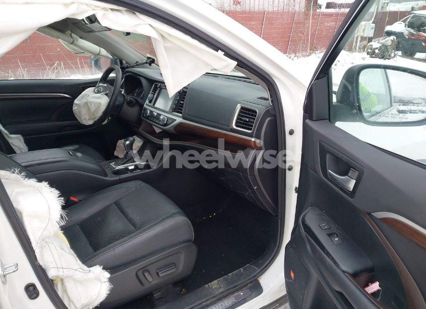 Photo 5 of 2016 Toyota Highlander HYBRID LIMITED PLATINUM V6 (VIN 5TDDCRFH1GS019173)