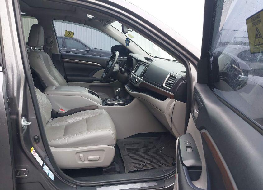 Photo 5 of 2016 Toyota Highlander HYBRID LIMITED (VIN 5TDDCRFH2GS020008)