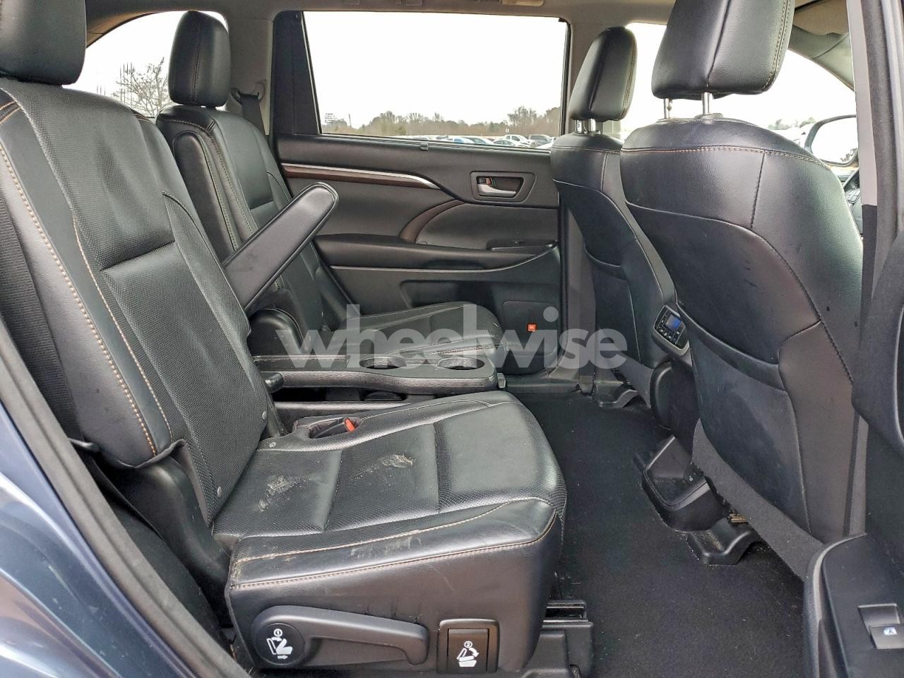 Photo 11 of 2016 TOYOTA HIGHLANDER HYBRID LIMITED (VIN 5TDDCRFH6GS019055)