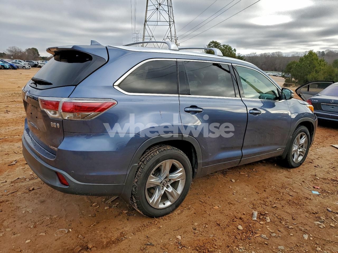 Photo 3 of 2016 TOYOTA HIGHLANDER HYBRID LIMITED (VIN 5TDDCRFH6GS019055)
