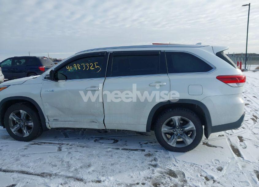 Photo 14 of 2018 Toyota Highlander HYBRID LIMITED PLATINUM (VIN 5TDDGRFH0JS041001)