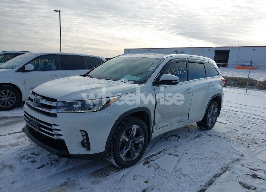 Photo 2 of 2018 Toyota Highlander HYBRID LIMITED PLATINUM (VIN 5TDDGRFH0JS041001)