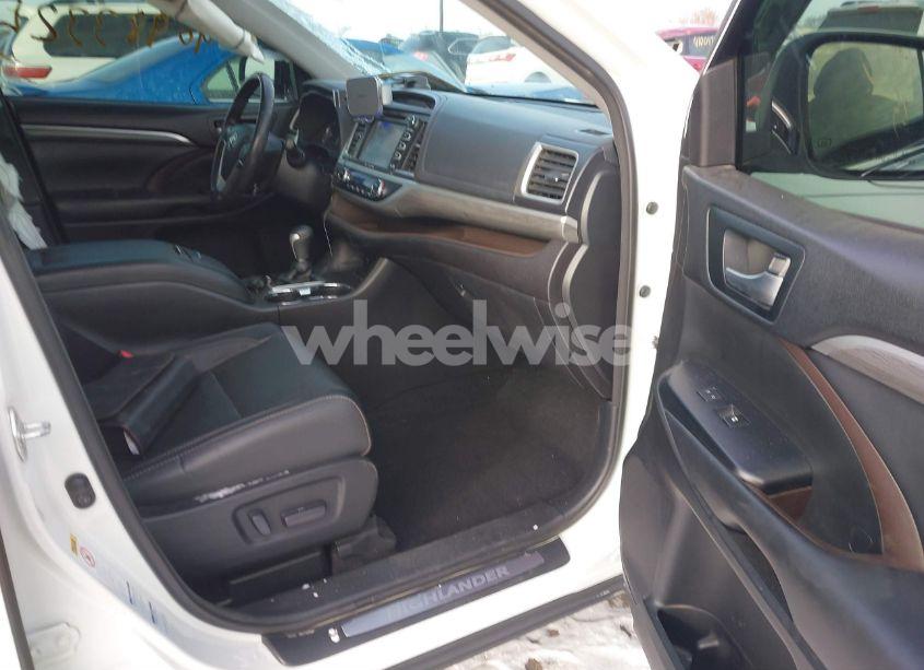 Photo 5 of 2018 Toyota Highlander HYBRID LIMITED PLATINUM (VIN 5TDDGRFH0JS041001)