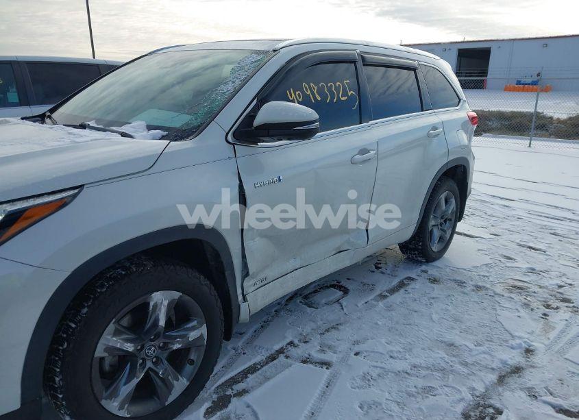 Photo 6 of 2018 Toyota Highlander HYBRID LIMITED PLATINUM (VIN 5TDDGRFH0JS041001)