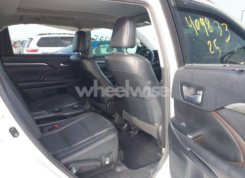 Photo 8 of 2018 Toyota Highlander HYBRID LIMITED PLATINUM (VIN 5TDDGRFH0JS041001)