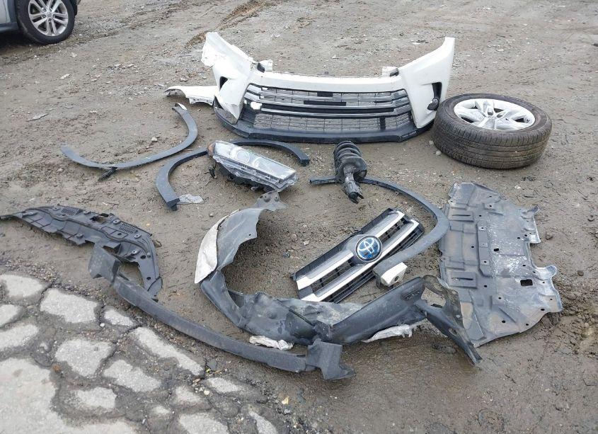 Photo 12 of 2018 Toyota Highlander HYBRID LIMITED (VIN 5TDDGRFH1JS051777)