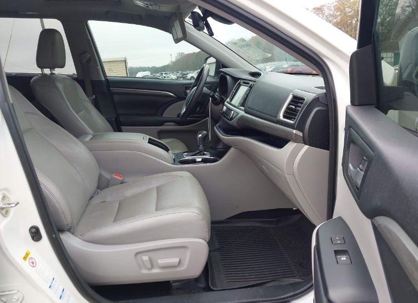 Photo 5 of 2018 Toyota Highlander HYBRID LIMITED (VIN 5TDDGRFH1JS051777)