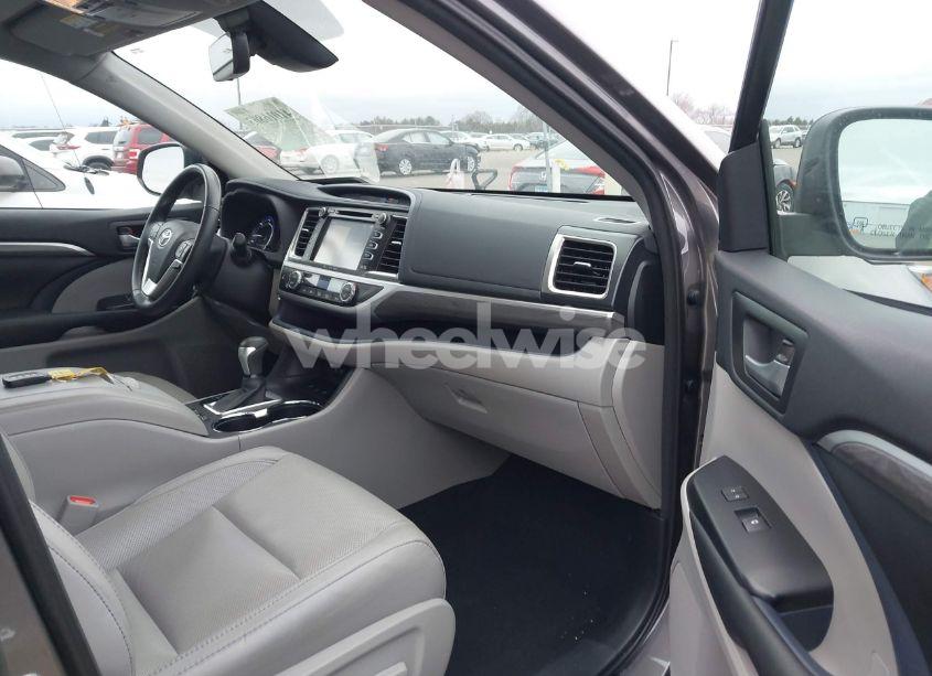 Photo 5 of 2017 Toyota Highlander HYBRID LIMITED (VIN 5TDDGRFH3HS034490)
