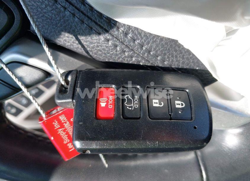 Photo 11 of 2019 Toyota Highlander HYBRID LIMITED PLATINUM (VIN 5TDDGRFH3KS059610)