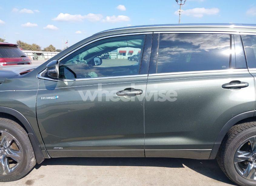 Photo 15 of 2019 Toyota Highlander HYBRID LIMITED PLATINUM (VIN 5TDDGRFH3KS059610)