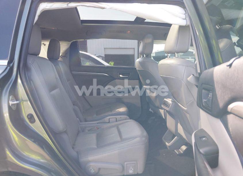 Photo 8 of 2019 Toyota Highlander HYBRID LIMITED PLATINUM (VIN 5TDDGRFH3KS059610)