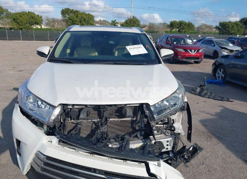 Photo 12 of 2018 Toyota Highlander HYBRID LIMITED PLATINUM (VIN 5TDDGRFH7JS040072)