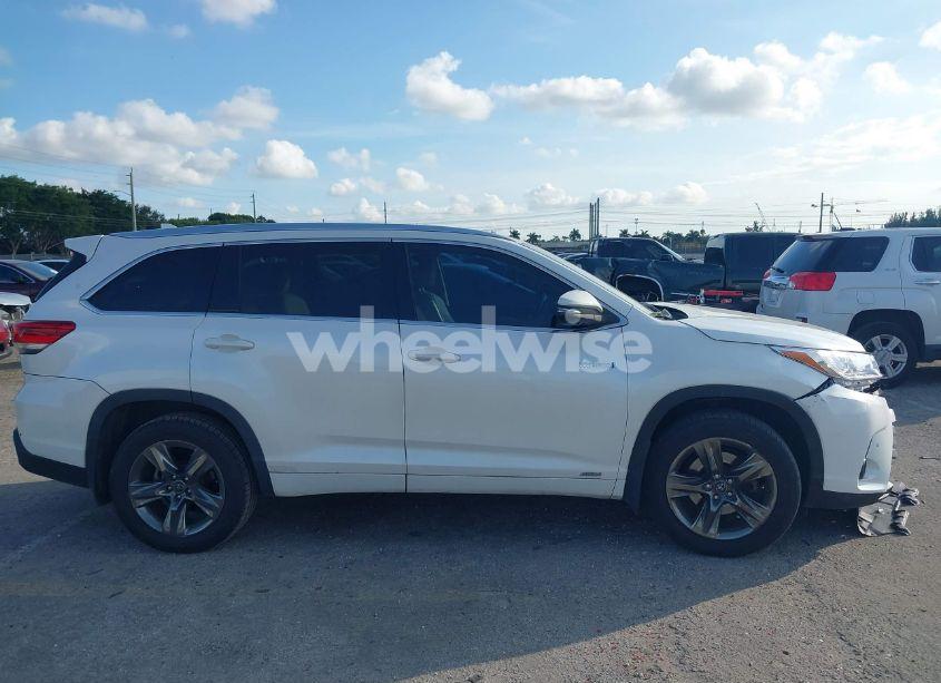 Photo 13 of 2018 Toyota Highlander HYBRID LIMITED PLATINUM (VIN 5TDDGRFH7JS040072)
