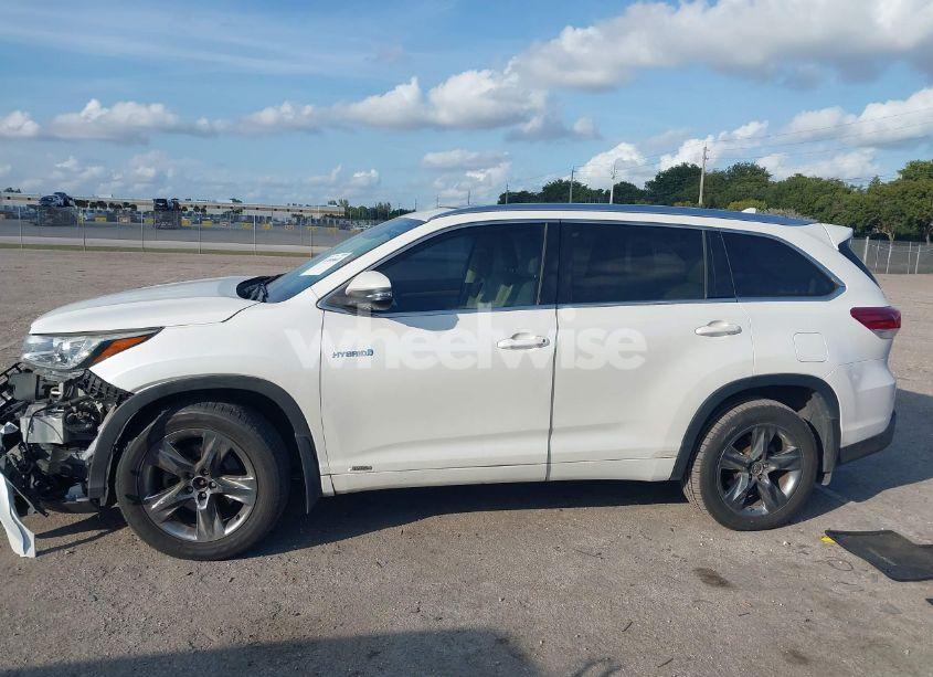 Photo 14 of 2018 Toyota Highlander HYBRID LIMITED PLATINUM (VIN 5TDDGRFH7JS040072)